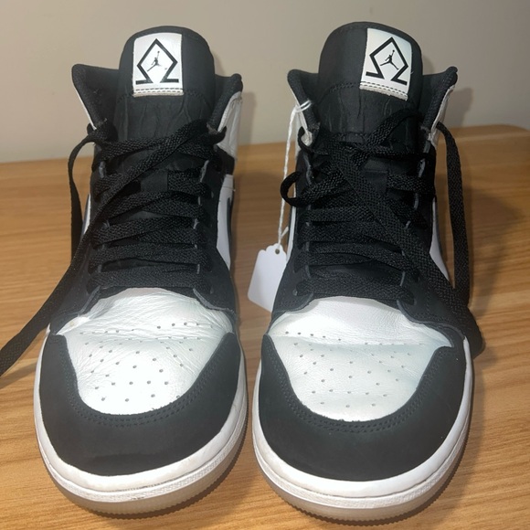 Jordan Other - Jordan 1 mid diamond size 10.5